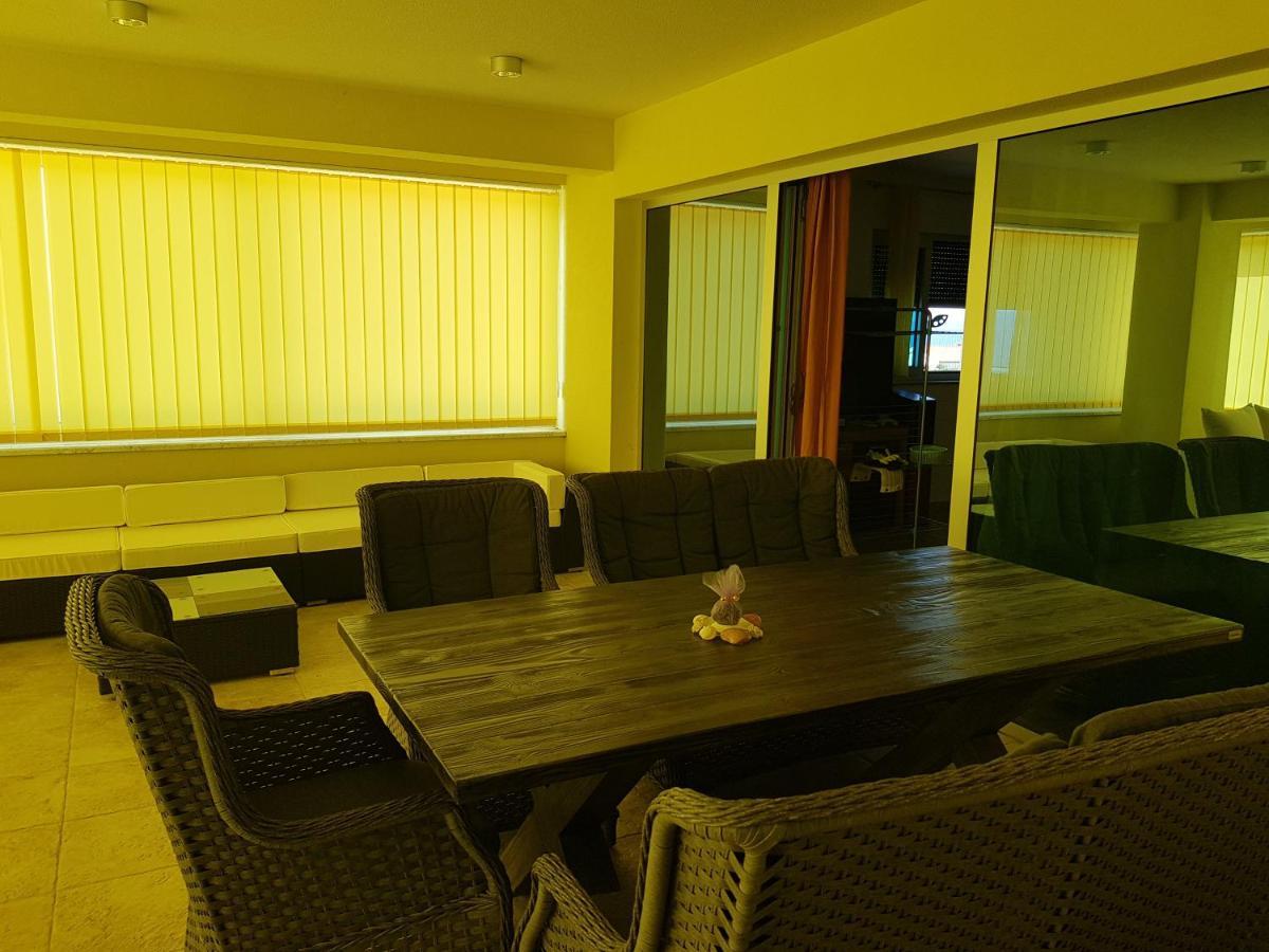 Yellow Cube Kožino 外观 照片