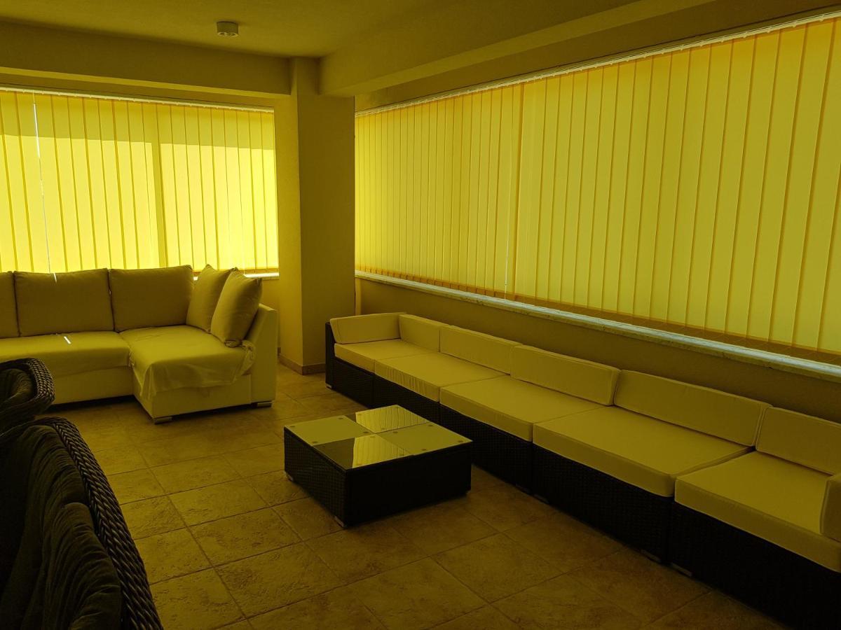 Yellow Cube Kožino 外观 照片