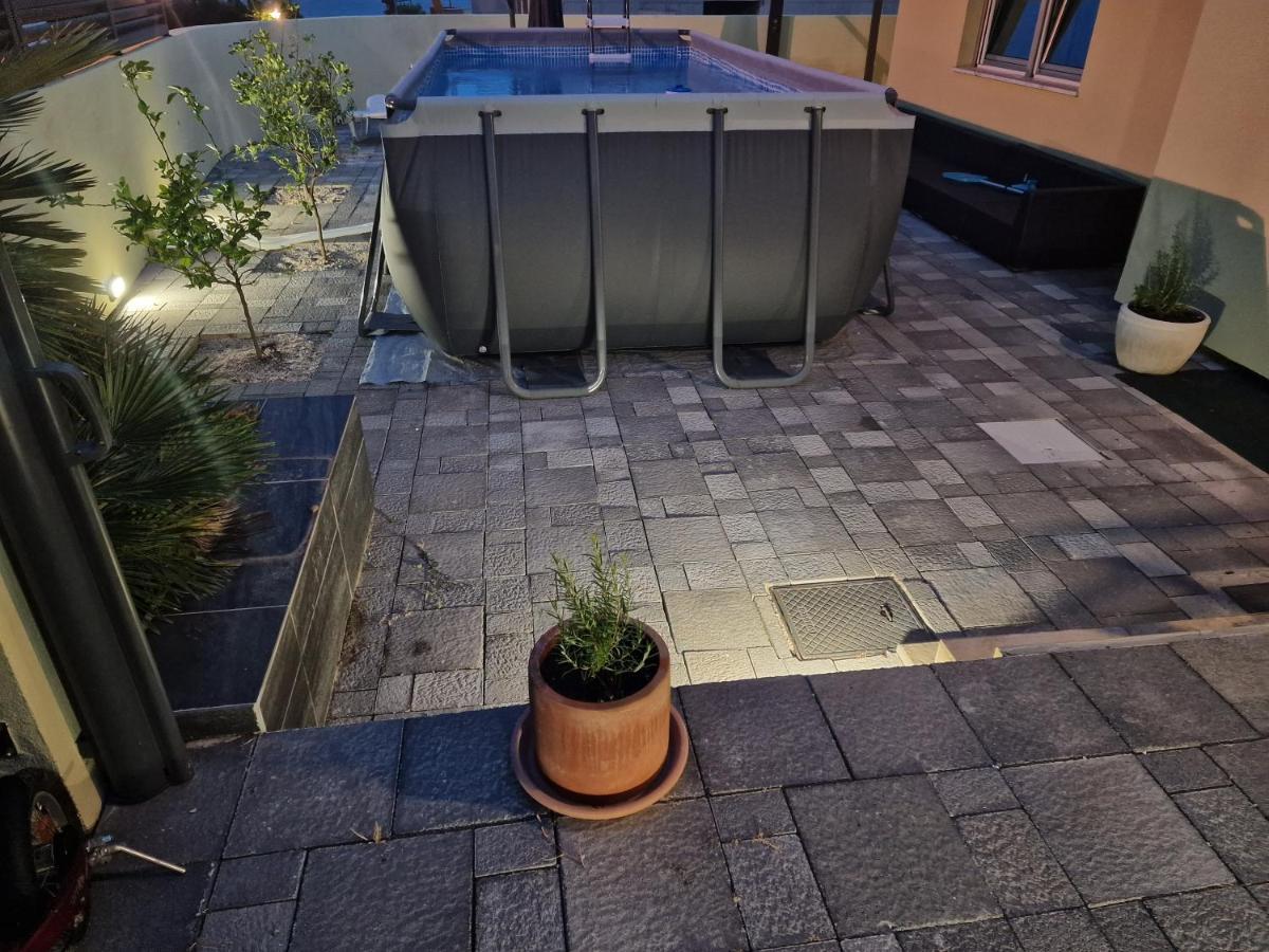 Yellow Cube Kožino 外观 照片