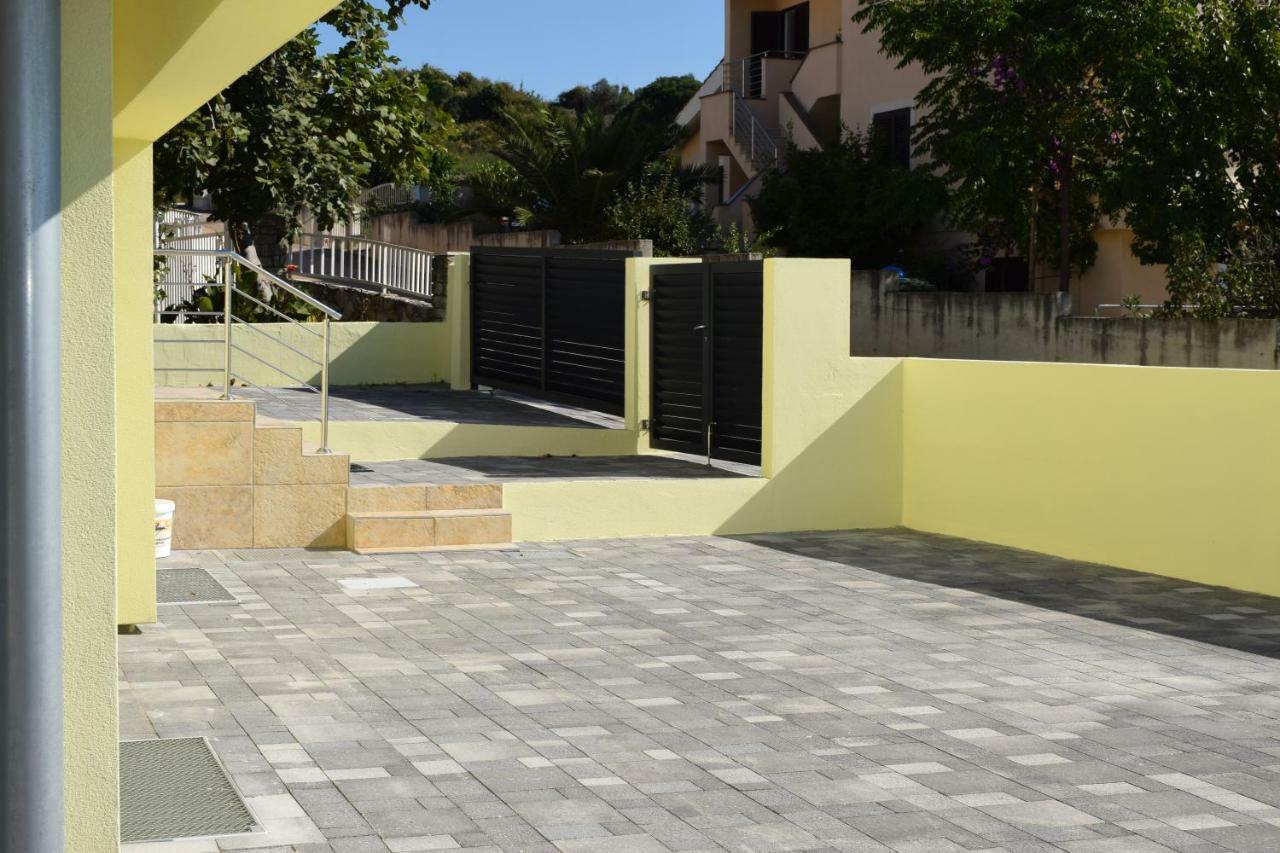 Yellow Cube Kožino 外观 照片